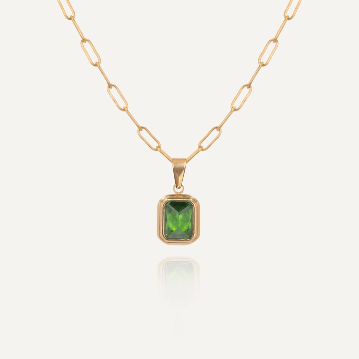 Rush green emerald stone pendant men women trendy popular chic necklace 
Unisex gold-plated chain necklace with emerald-green pendant