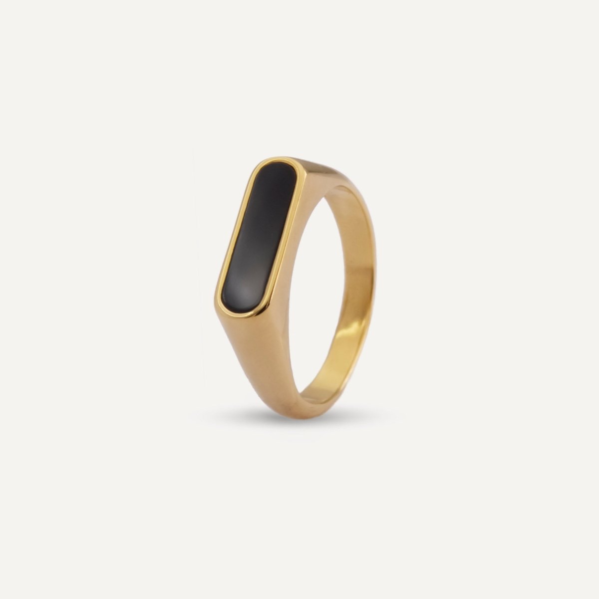 rush gold ring with a black stone men women elegant chic trendy popular ring 