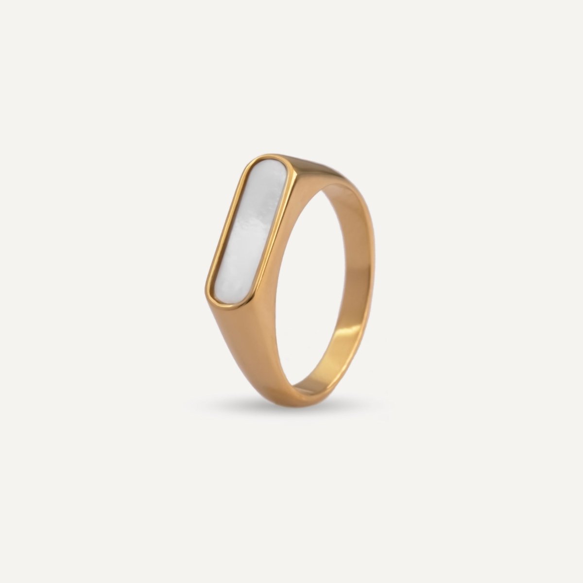rush gold ring with a white stone men women elegant chic trendy popular ring 