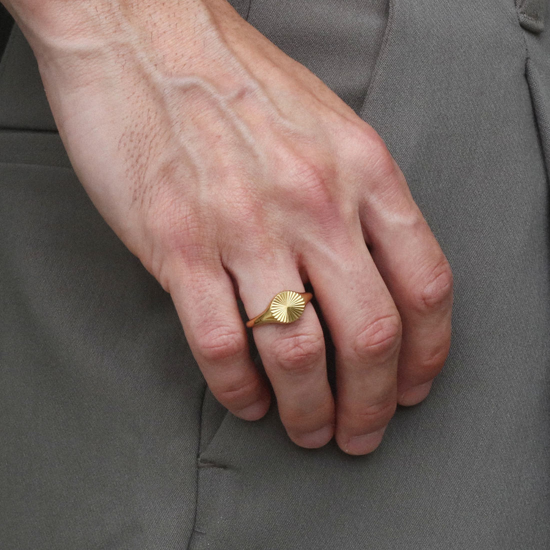 Rush gold ring with sunburst men women trendy popular sleek ring