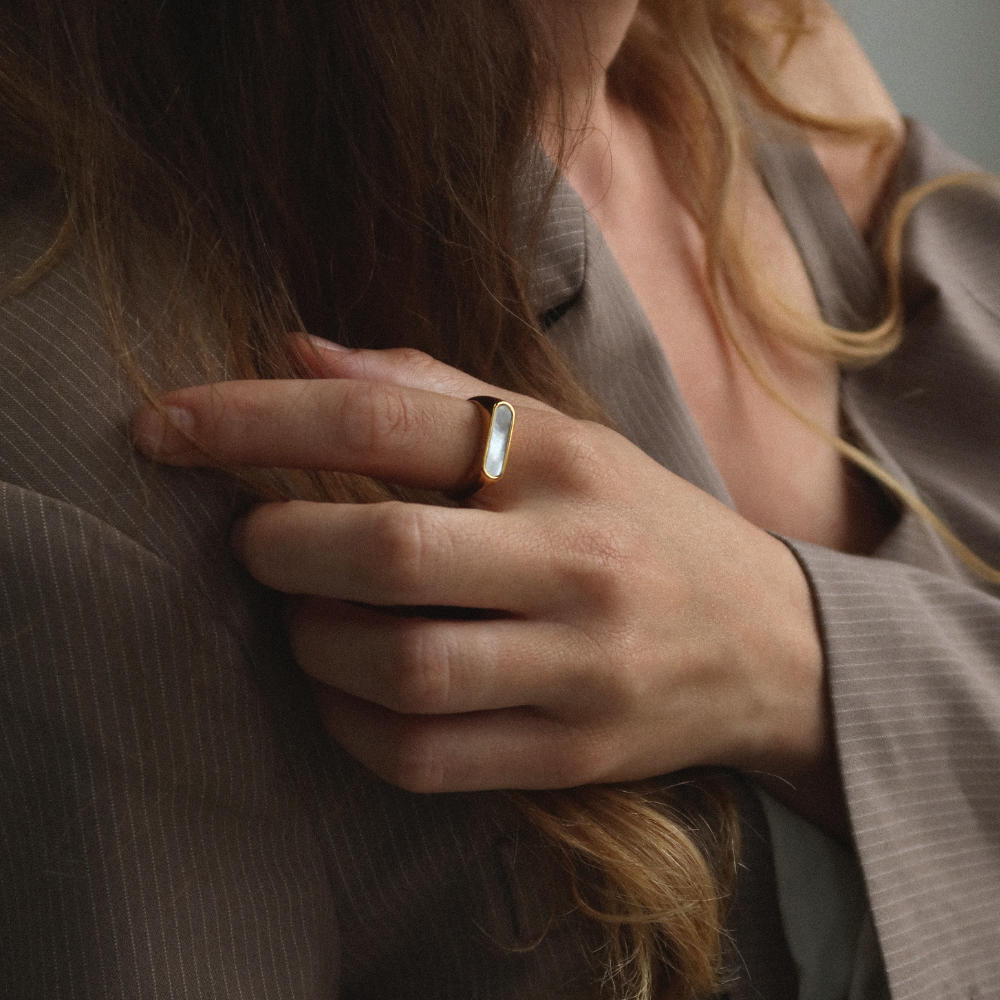 rush gold ring with a white stone men women elegant chic trendy popular ring 