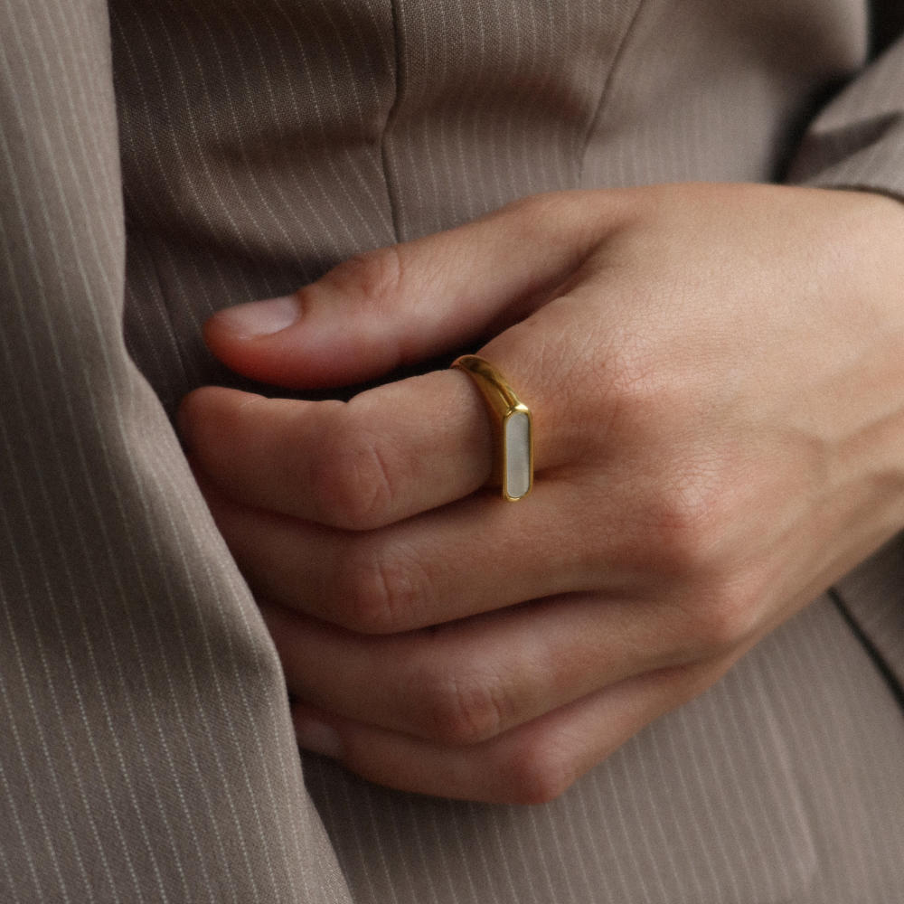 rush gold ring with a white stone men women elegant chic trendy popular ring 