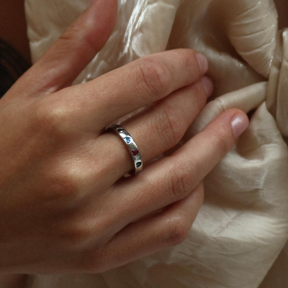 Rush silver ring with heart shaped stones pattern men women trendy popular sleek ring 