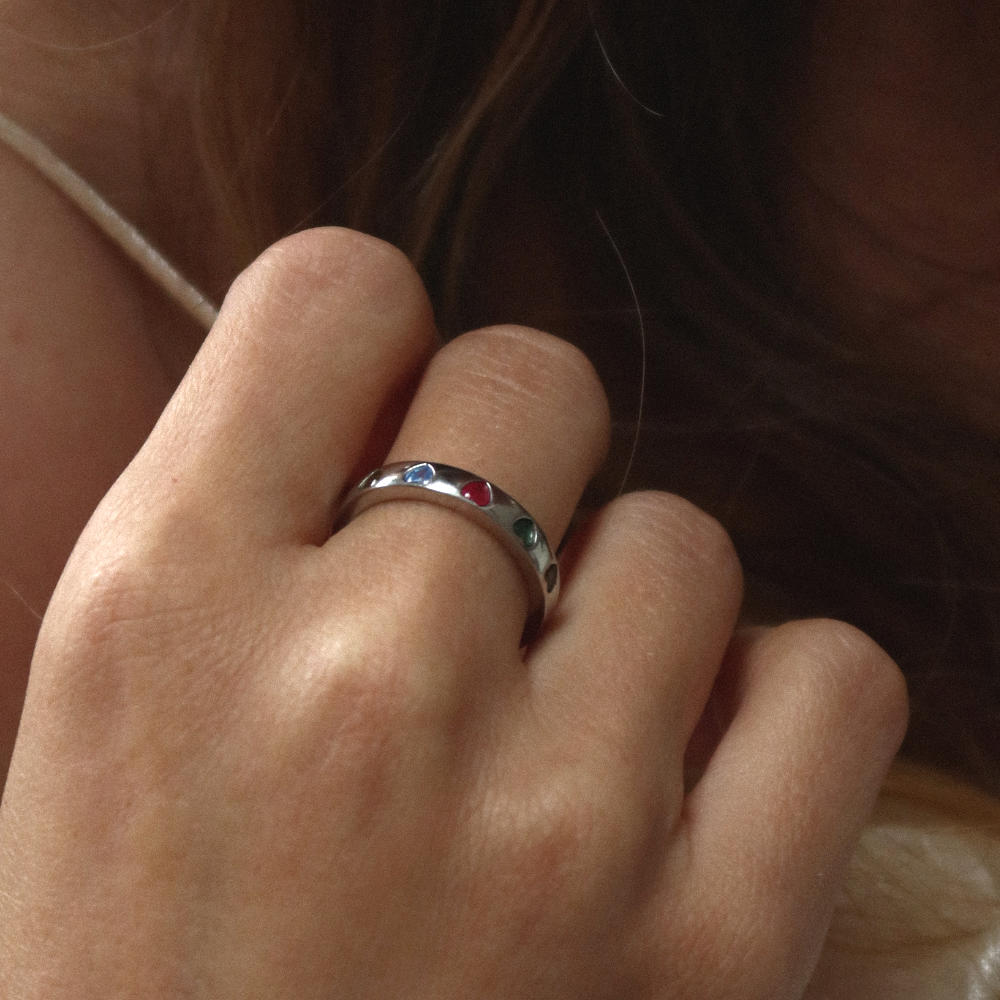 Rush silver ring with heart shaped stones pattern men women trendy popular sleek ring 