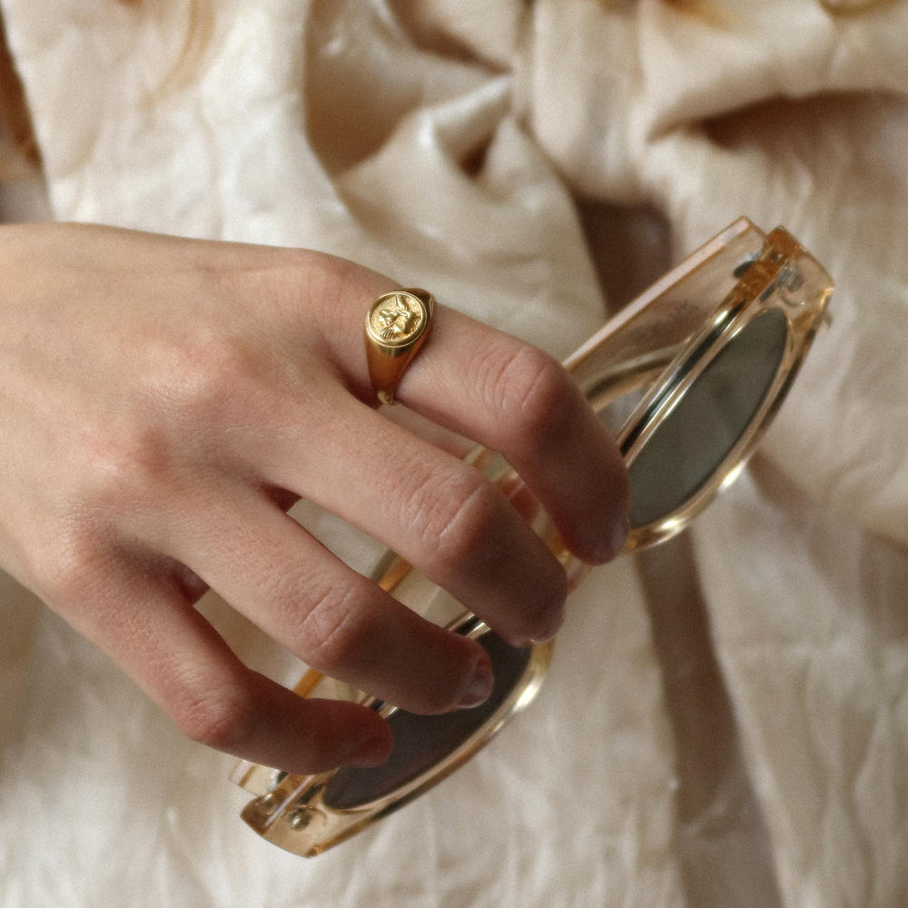 Rush gold ring with an angel design men women trendy cute popular ring 