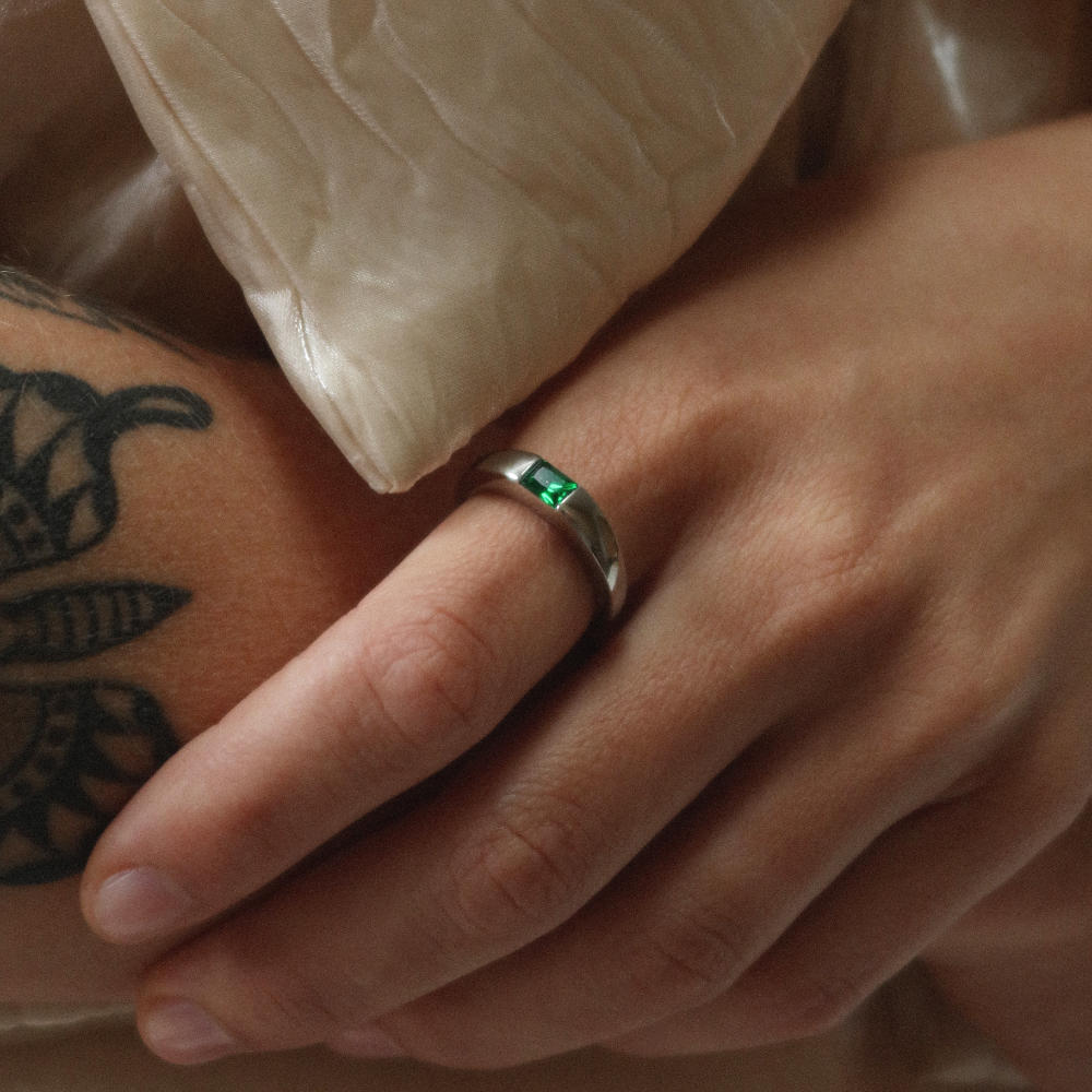 Rush silver ring with a green gemstone men women trendy popular 