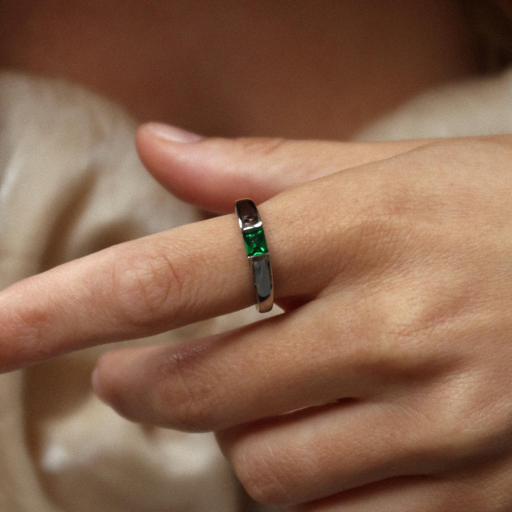 Rush silver ring with a green gemstone men women trendy popular 