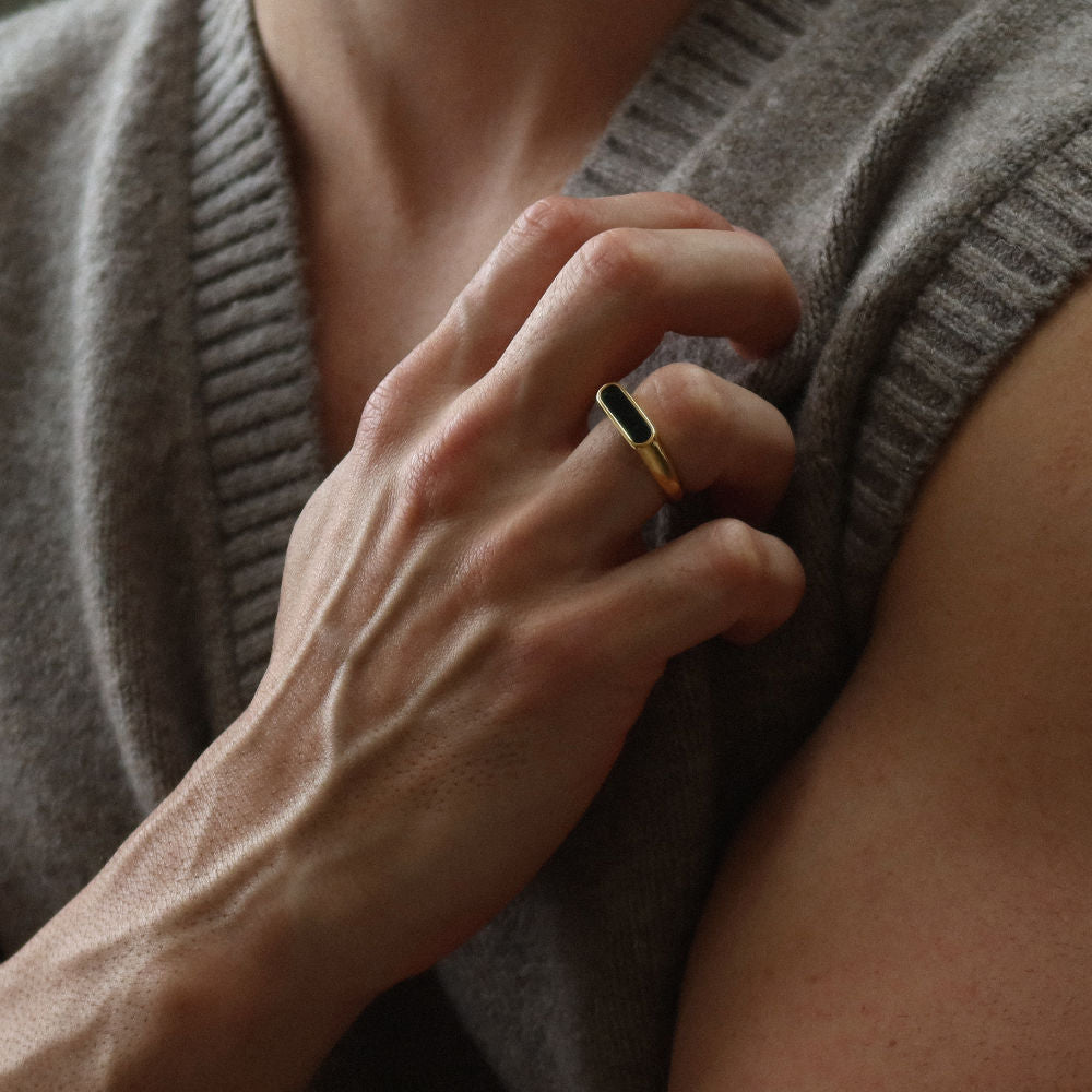 rush gold ring with a black stone men women elegant chic trendy popular ring 