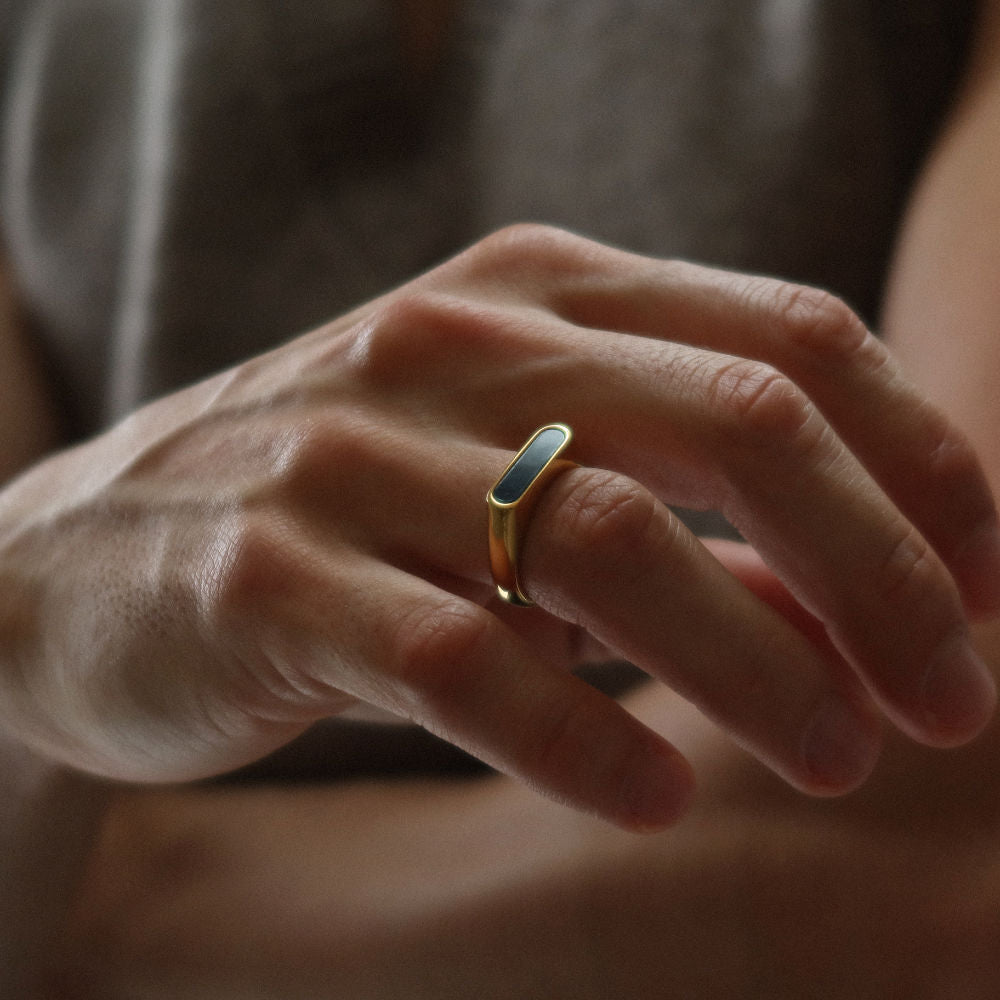 rush gold ring with a black stone men women elegant chic trendy popular ring 