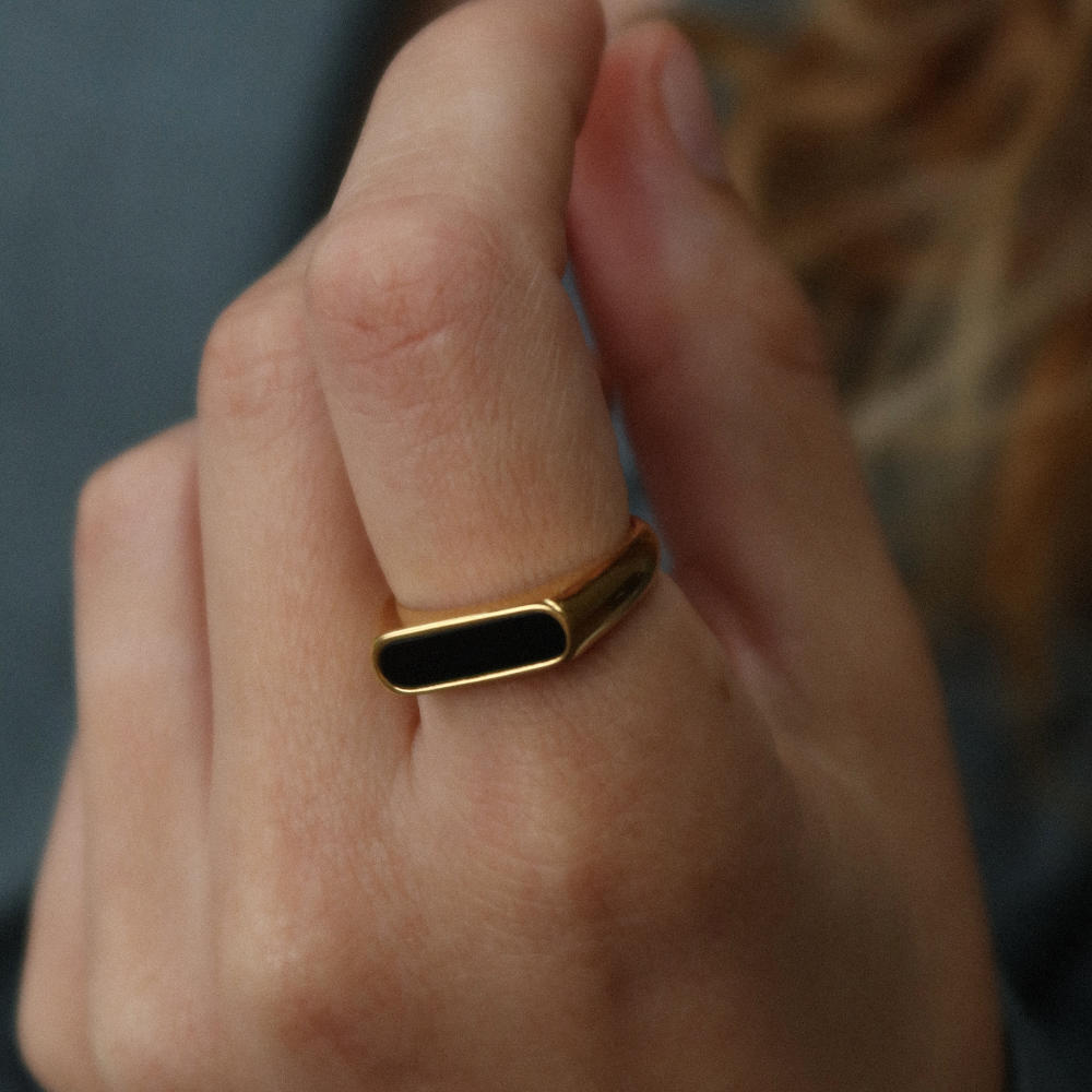 rush gold ring with a black stone men women elegant chic trendy popular ring 