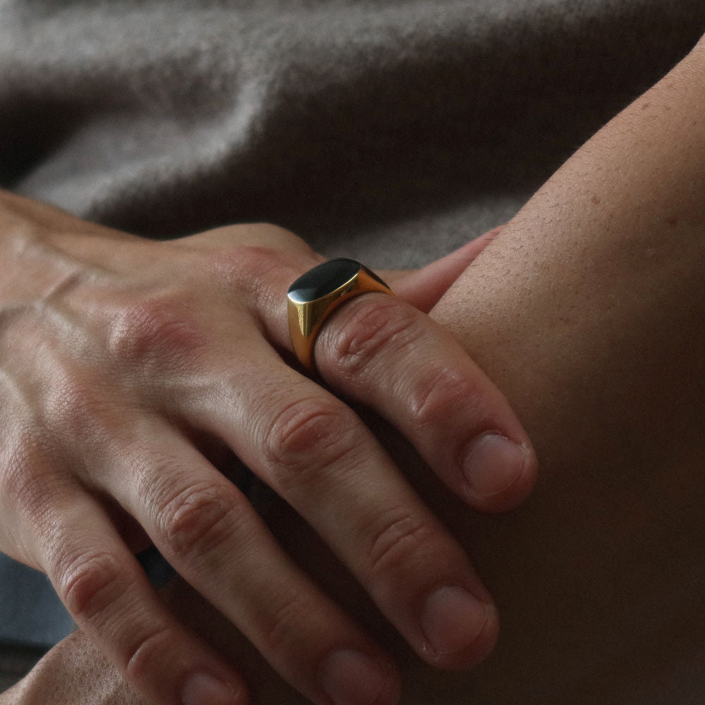 Rush gold ring with a black stone men women trendy popular sleek ring 