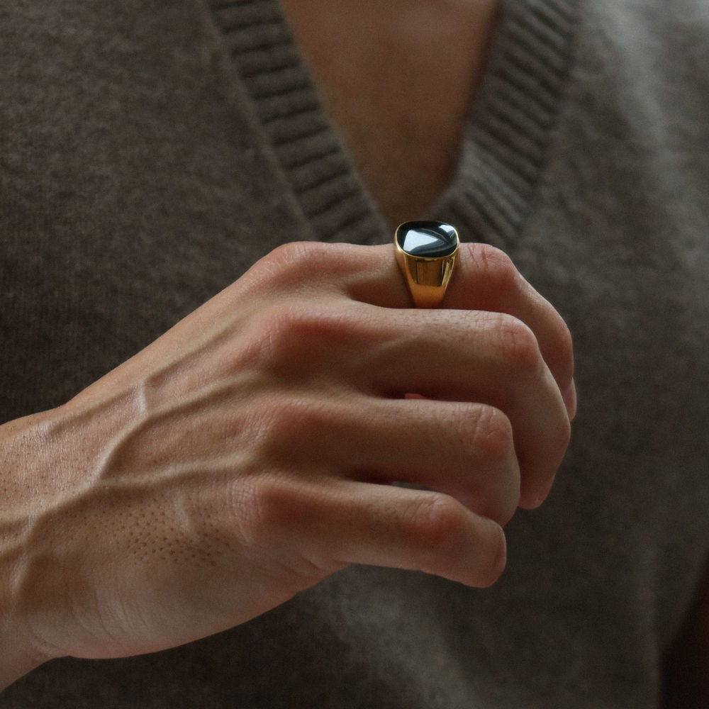 Rush gold ring with a black stone men women trendy popular sleek ring 