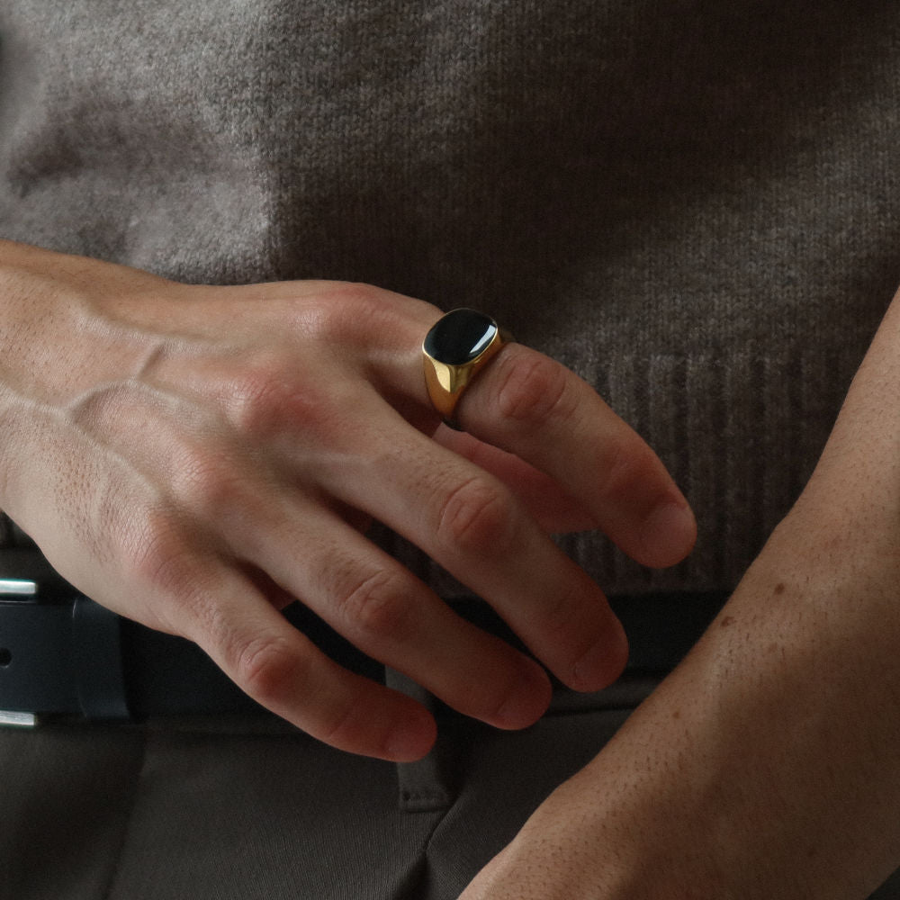 Rush gold ring with a black stone men women trendy popular sleek ring 