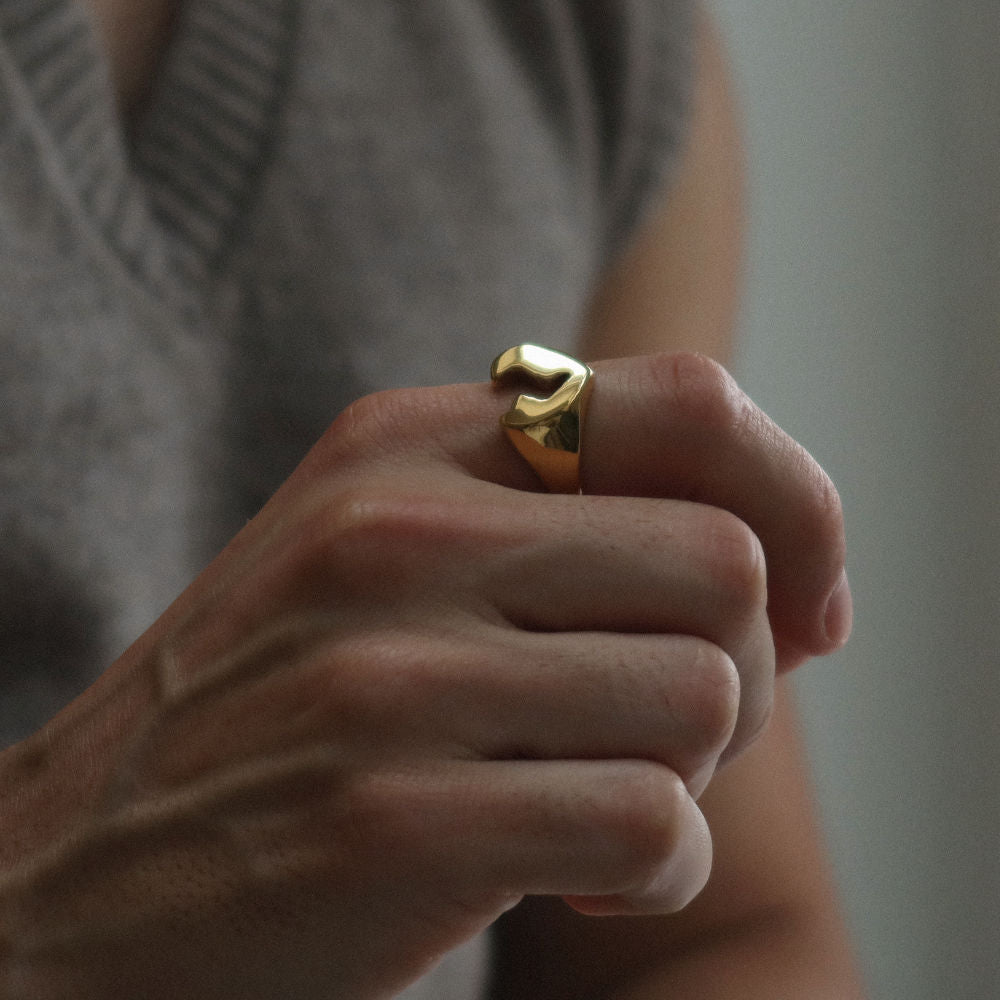 Rush gold ring with a heartbroken design men women trendy popular sleek ring 