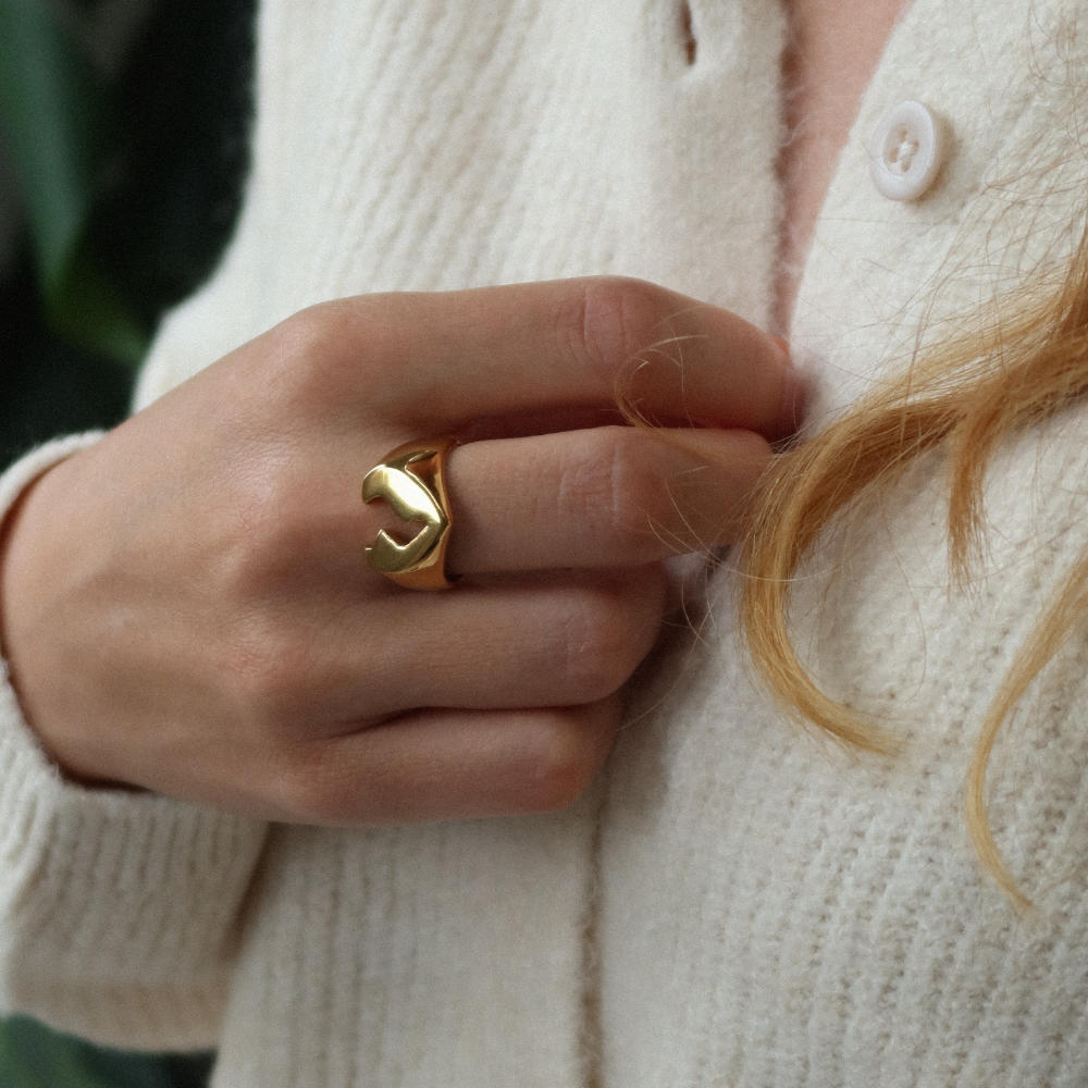 Rush gold ring with a heartbroken design men women trendy popular sleek ring 