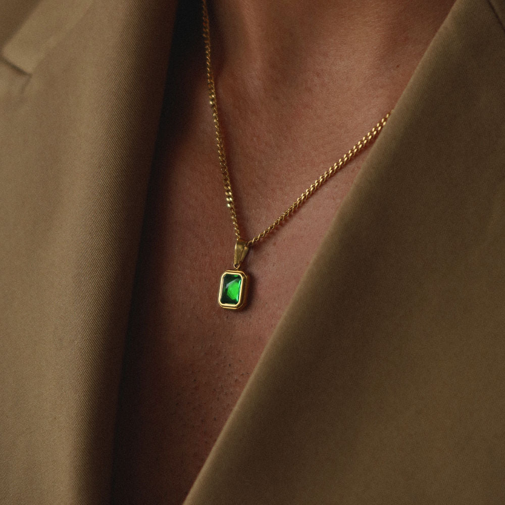 Rush green emerald stone pendant men women trendy popular chic necklace 
Unisex gold-plated chain necklace with emerald-green pendant