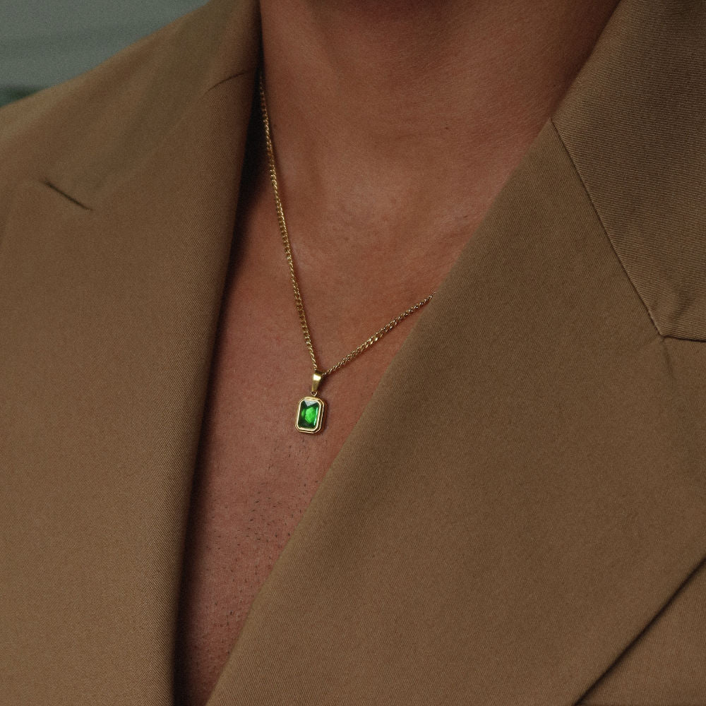 Rush green emerald stone pendant men women trendy popular chic necklace 
Unisex gold-plated chain necklace with emerald-green pendant