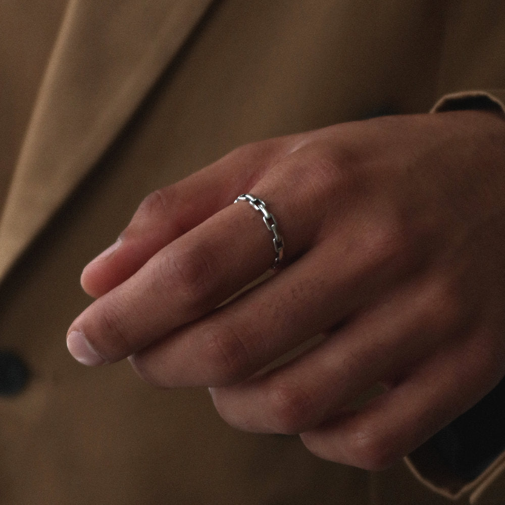 Rush silver chain link ring men women trendy popular rind Unisex silver chain ring from Rush with interlinked band design, minimalist polished finish, and modern lightweight style.