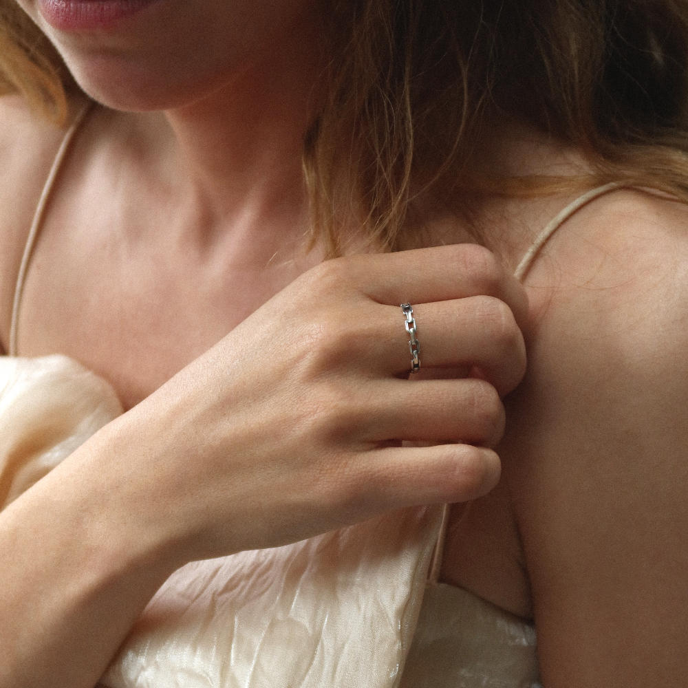 Rush silver chain link ring men women trendy popular rind Unisex silver chain ring from Rush with interlinked band design, minimalist polished finish, and modern lightweight style.