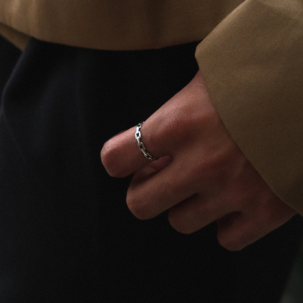 Rush silver chain link ring men women trendy popular rind Unisex silver chain ring from Rush with interlinked band design, minimalist polished finish, and modern lightweight style.