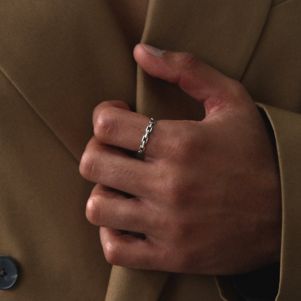 Rush silver chain link ring men women trendy popular rind Unisex silver chain ring from Rush with interlinked band design, minimalist polished finish, and modern lightweight style.