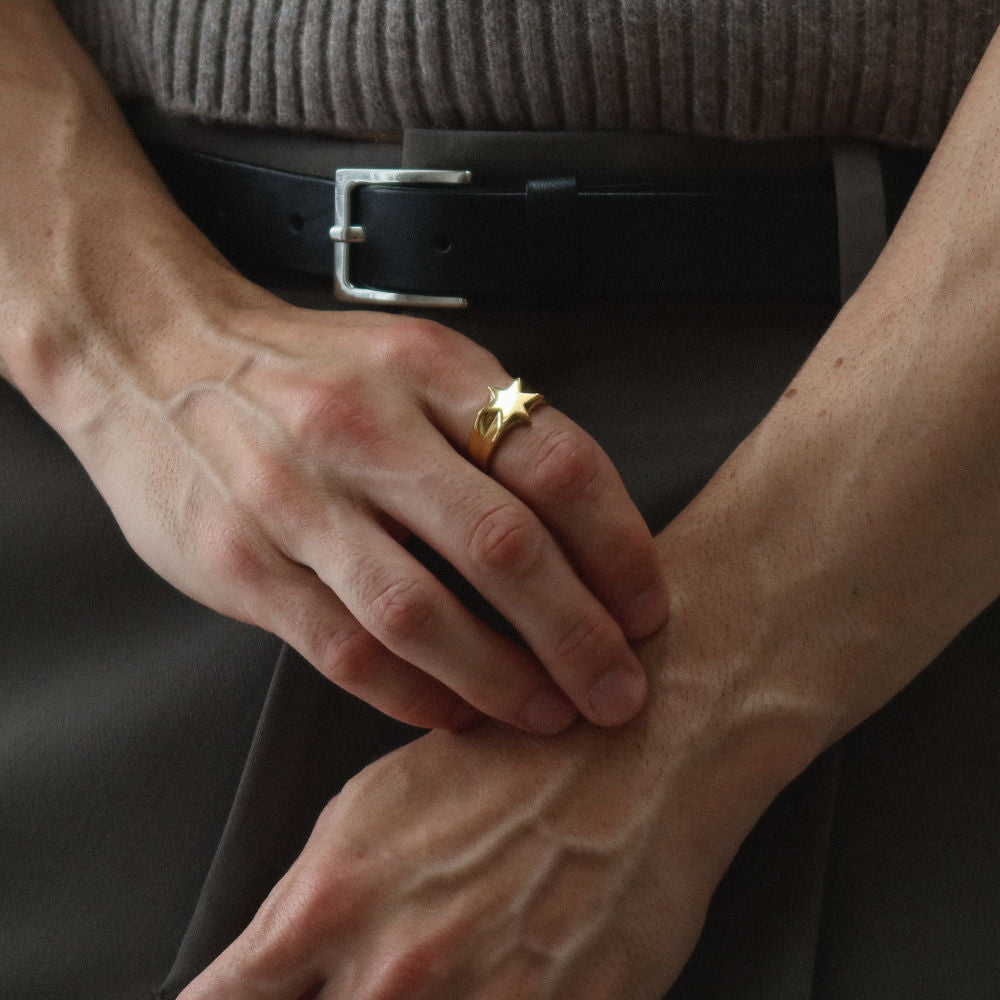 Rush gold ring with a star design men women trendy popular sleek ring 