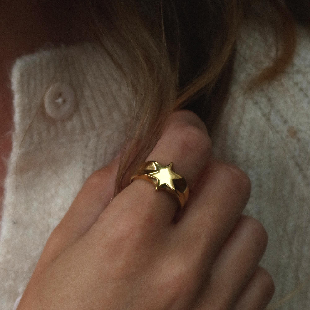 Rush gold ring with a star design men women trendy popular sleek ring 