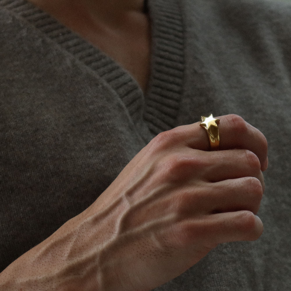 Rush gold ring with a star design men women trendy popular sleek ring 