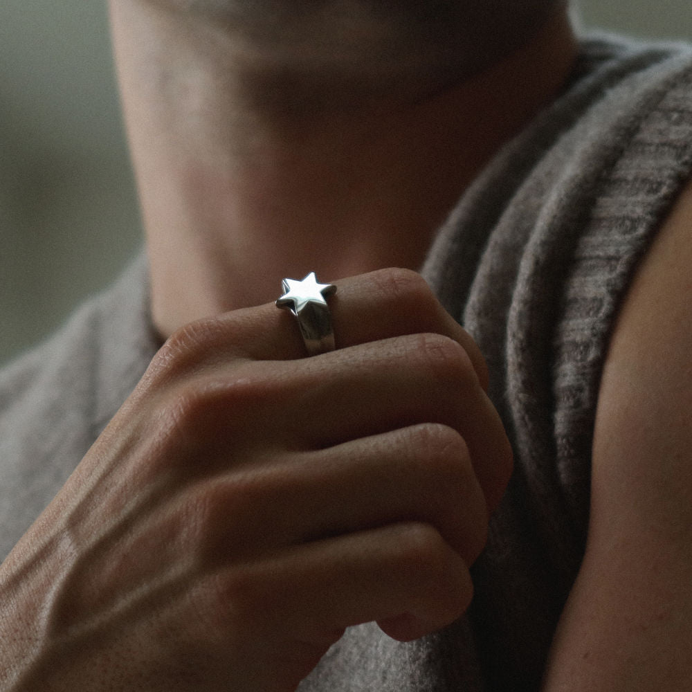 Rush silver ring with a star design men women trendy popular sleek ring 