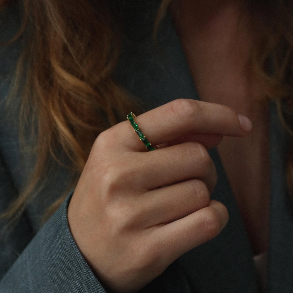 Rush gold ring with green emerald stones trendy popular men women chic classy gemstone ring 