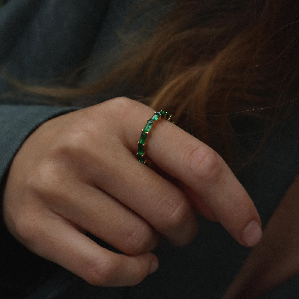Rush gold ring with green emerald stones trendy popular men women chic classy gemstone ring 